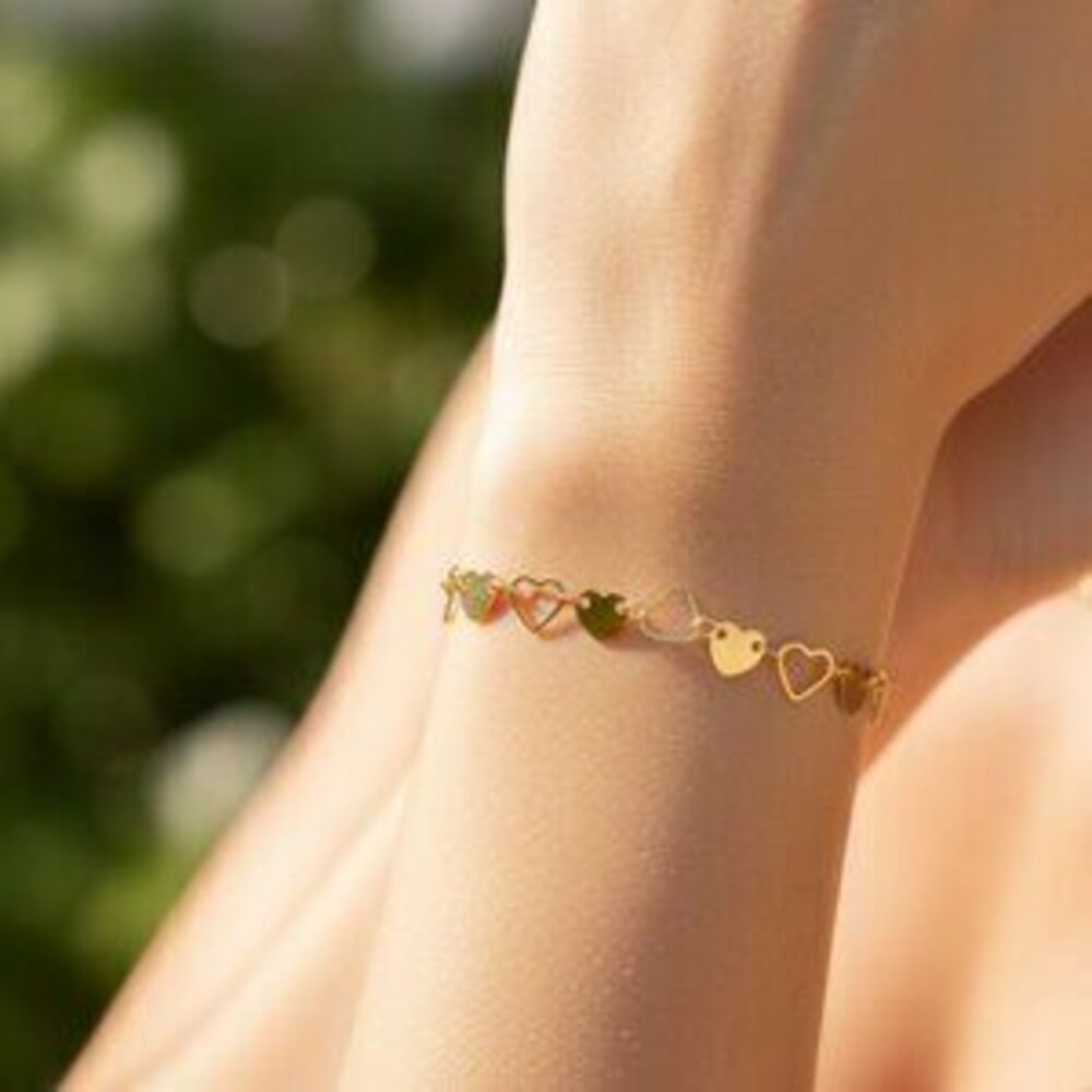 "Elegant & Trendy Bracelet, A Perfect Gift for Women, Thoughtful, EVCH1692